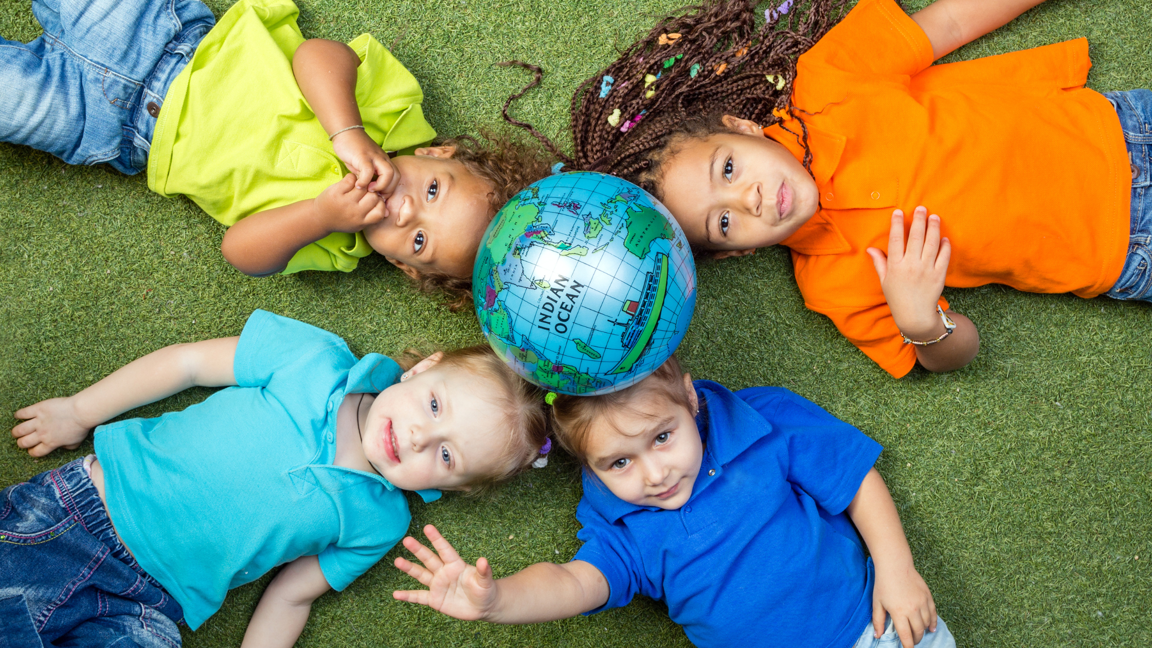 Kinder, Nationen, Globus, Welt, Mehrsprachigkeit, unterschiedliche Sprachen